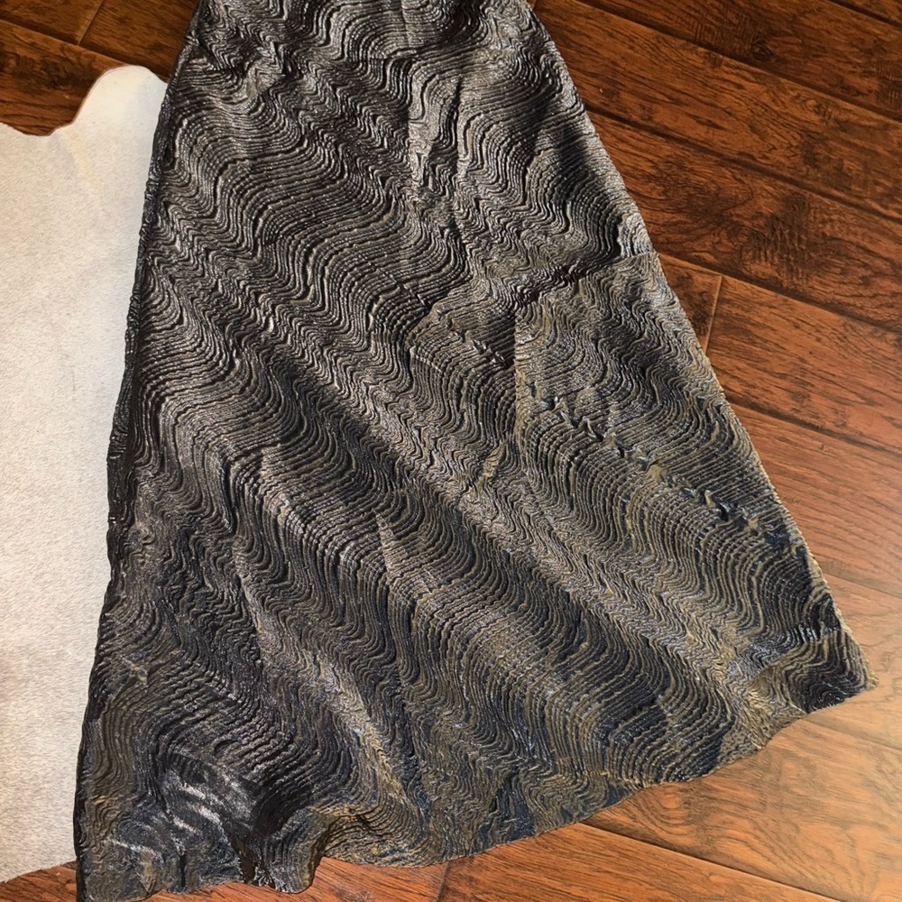 Gray Long Wavy Texture Long Skirt By Xscape Size 10